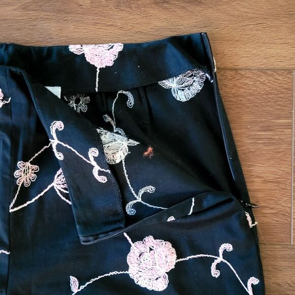 Elliott Lauren Pants Womens Sz 6 Zip Black Pink Floral Embroidery Ankle Crop USA - Picture 12 of 16